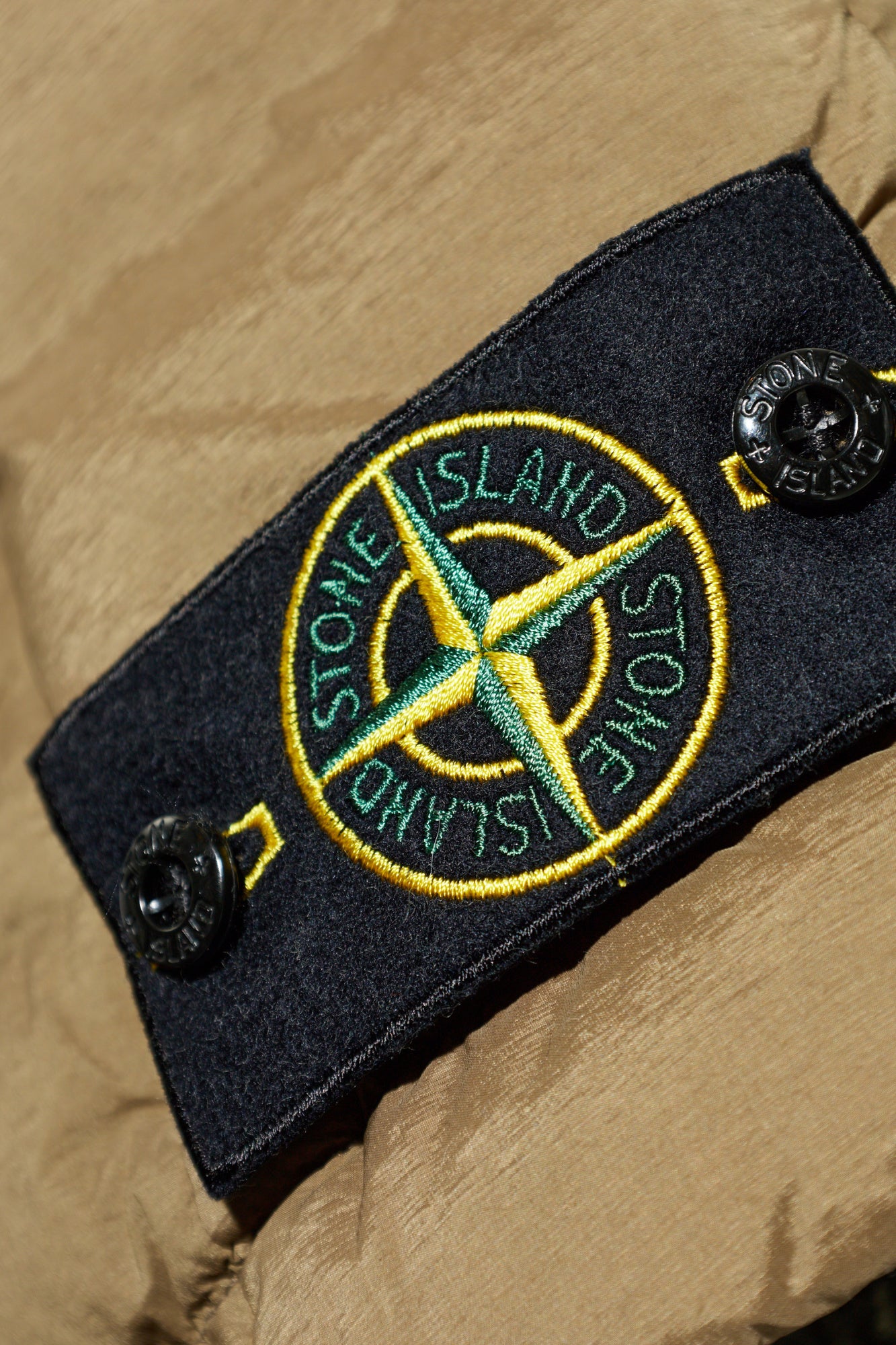 STONE ISLAND - GEWATTEERD VEST MET ANTI-DROP-BEHANDELING