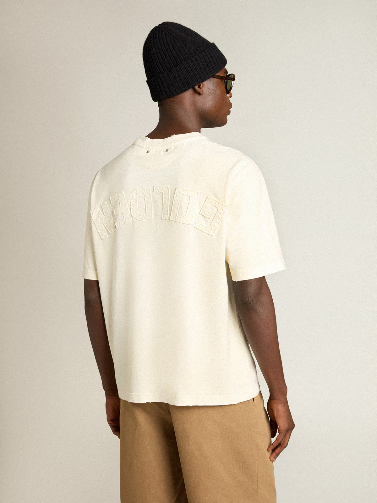 GOLDEN GOOSE - T-SHIRT IN AGED WHITE WITH REVERSE LOGO ON THE BACK